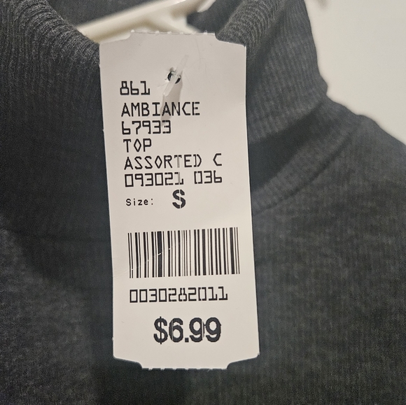 Tight fitting turtle neck - Picture 4 of 4